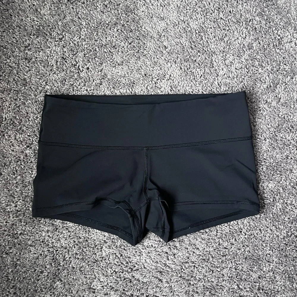 LULU LEMON | Shorts - Picture 2 of 8